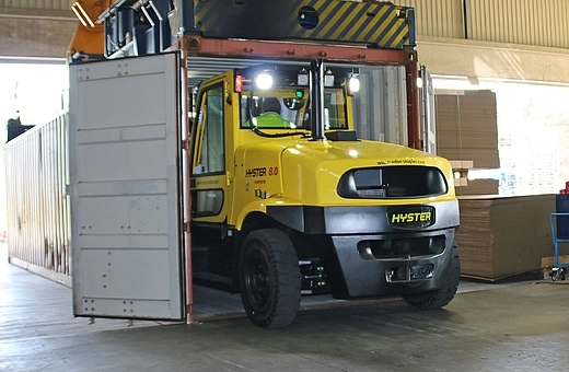 Containerfähiger Schwerlaststapler
